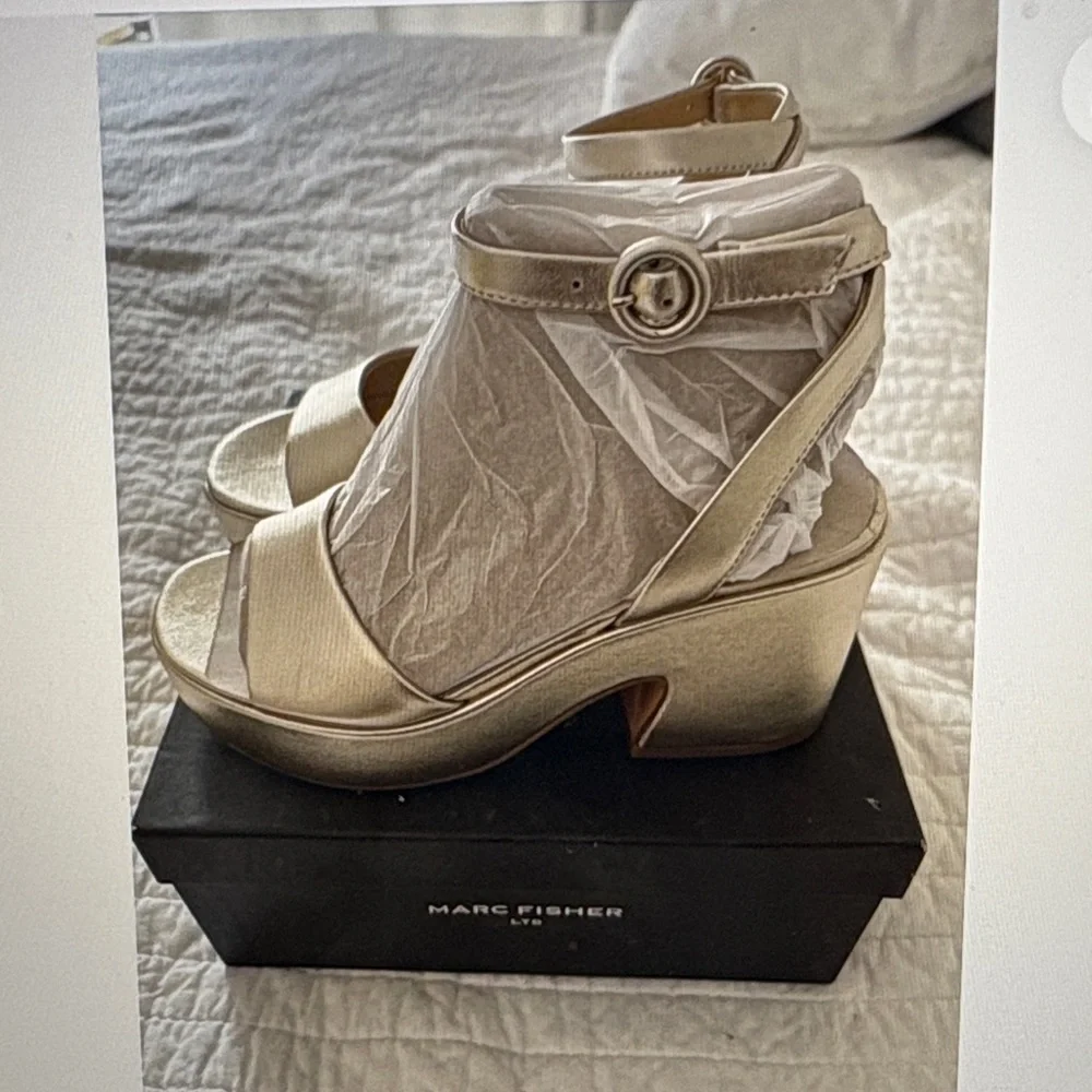 New! Marc Fisher Metallic Gold Sandals size 7 - Picture 2 of 8